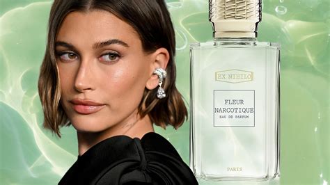 versace perfume hailey bieber|Altro.